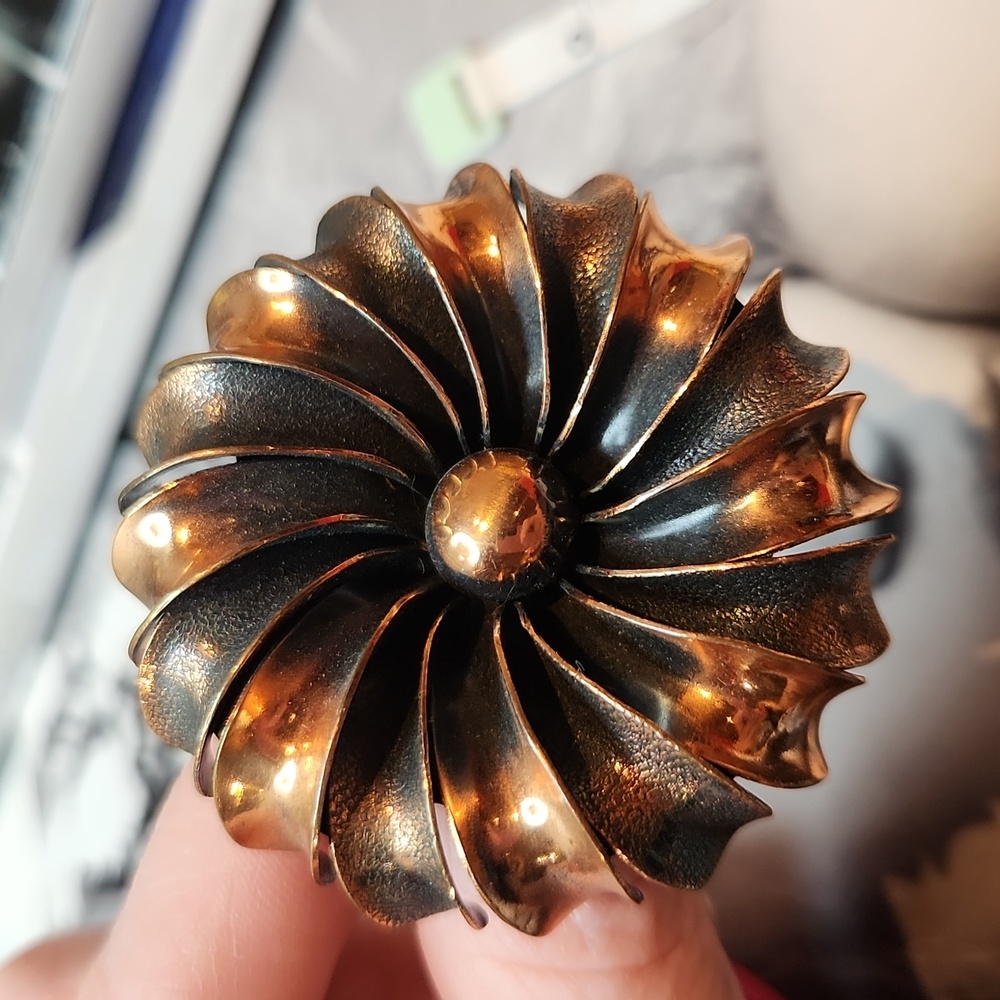 Vintage Copper flower Brooch - Picture 3 of 7
